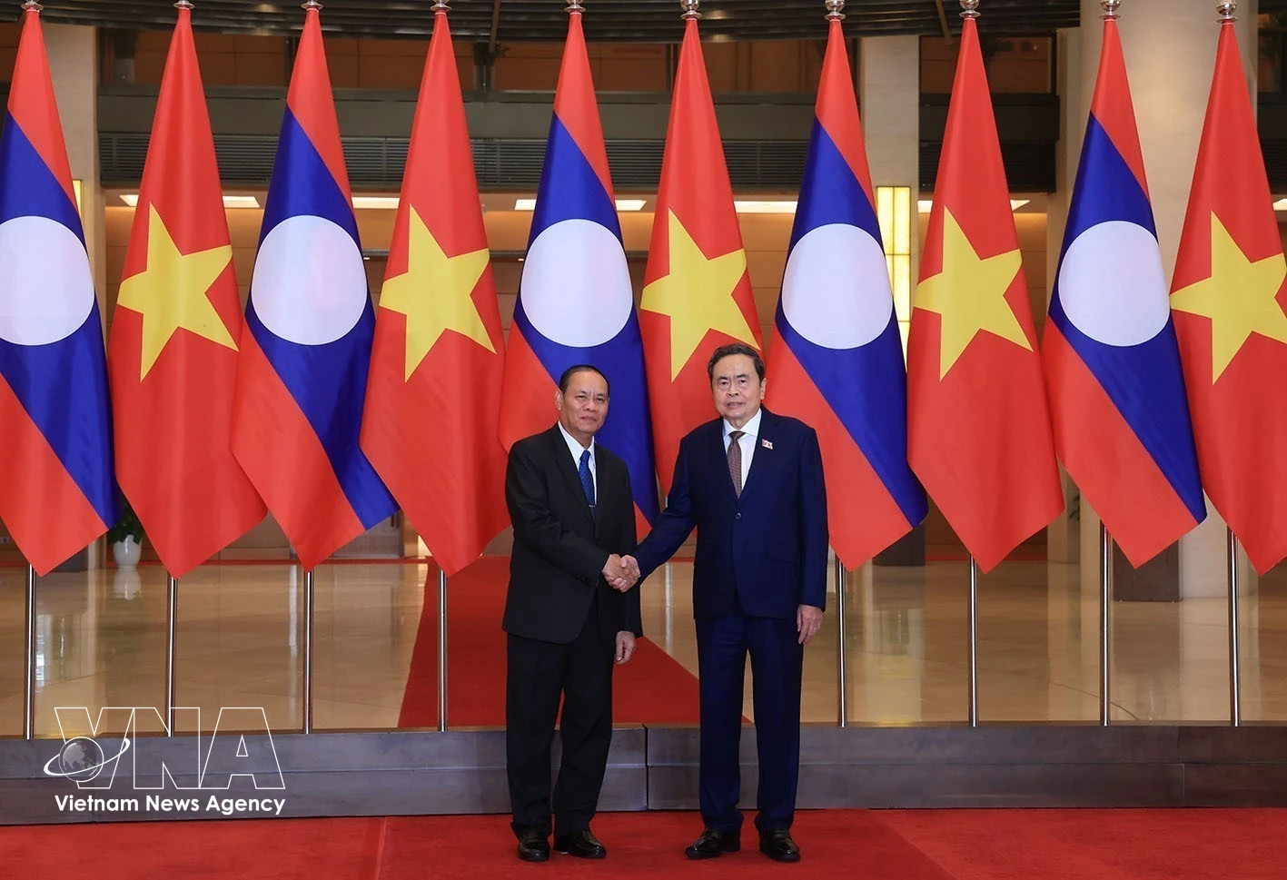 President of the National Assembly Tran Thanh Man (right) meets with Vilay Lakhamphong, Politburo Member and Standing Member of the Secretariat of the Lao People's Revolutionary Party (LPRP) Central Committee, in Hanoi on October 15, 2026. (Photo: VNA)