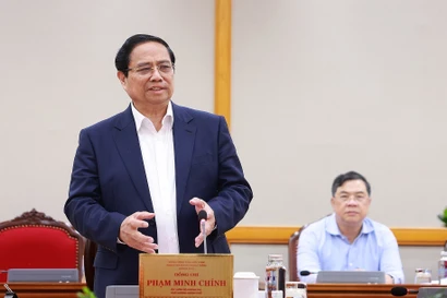 PM Pham Minh Chinh speaks at the working session between the Politburo and the Standing Boards of the Party Committees of An Giang and Lam Dong provinces on September 3. (Photo: VNA)