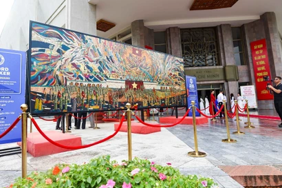 Lacquer painting depicting President Ho Chi Minh sets Guinness World Record 