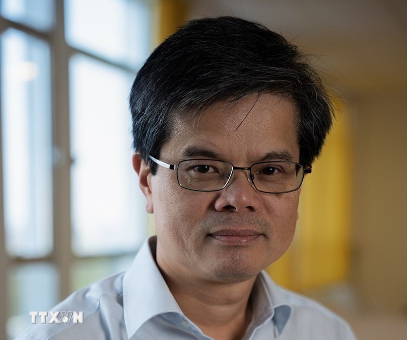 Professor Nguyen Van Phu, Research Director at France’s National Centre for Scientific Research (Photo: VNA)