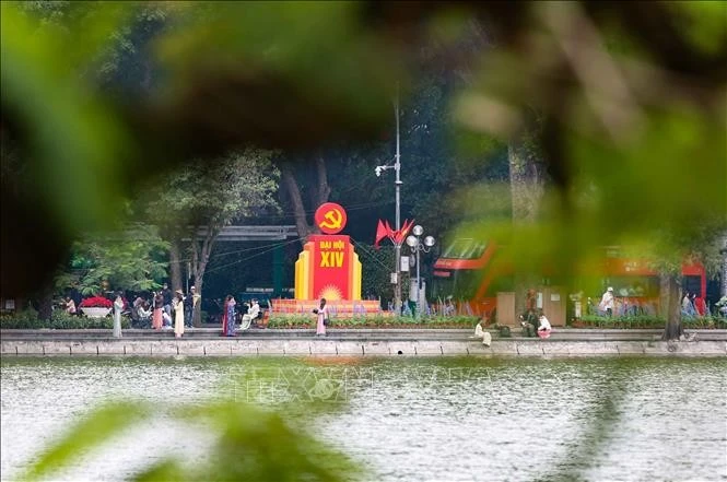 Decorations around Hoan Kiem Lake in the run-up to the 14th National Party Congress (Photo: VNA)