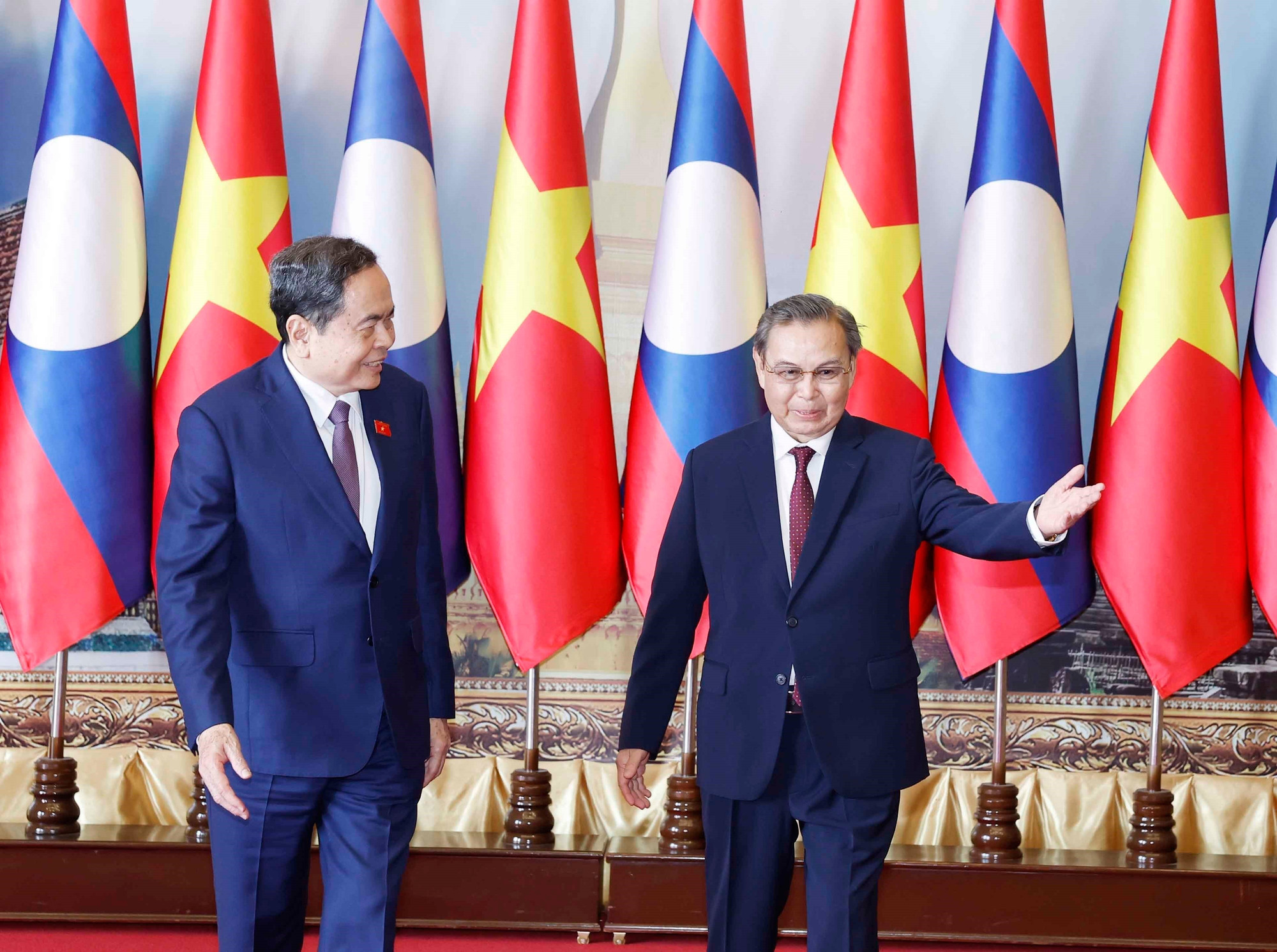 vna-potal-chu-tich-quoc-hoi-tran-thanh-man-gap-chu-tich-quoc-hoi-lao-8574759.jpg