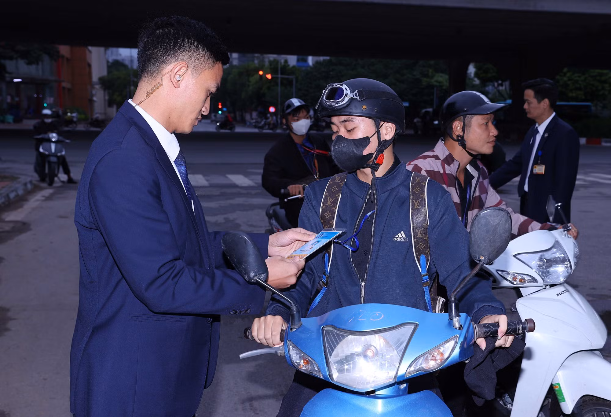 vna-potal-cong-uoc-ha-noi-dam-bao-an-ninh-tuyet-doi-cho-le-mo-ky-cong-uoc-ha-noi-8361272.jpg