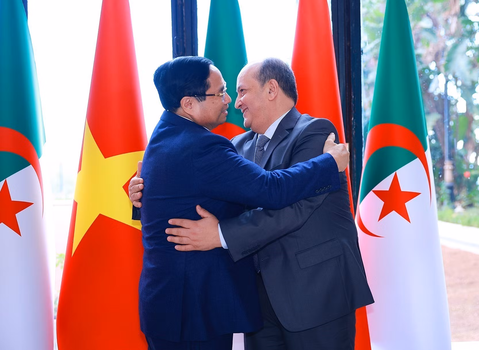 vna-potal-thu-tuong-pham-minh-chinh-hoi-dam-voi-thu-tuong-algeria-sifi-ghrieb-8419045.jpg