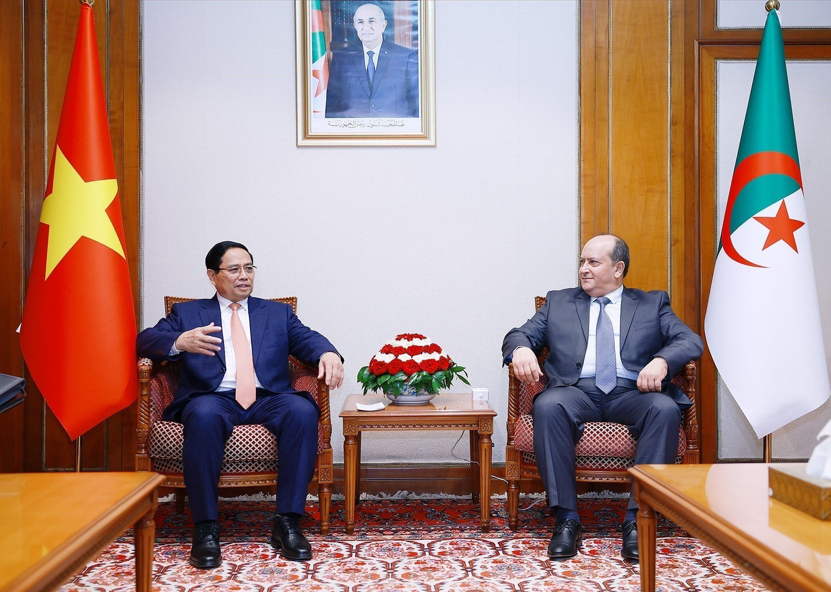 vna-potal-thu-tuong-hoi-dam-hep-voi-thu-tuong-algeria-sifi-ghrieb-8419039.jpg