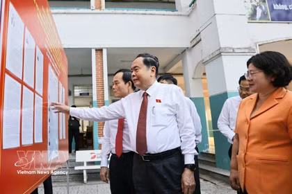 National Assembly Chairman inspects election preparations, casts ballots in Ho Chi Minh City