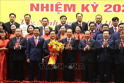 Participants pose for a group photo at the congress (Photo: VNA)