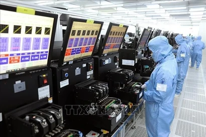 A production line for camera modules and electronic components at the factory of MCNEX VINA Co. Ltd, a Republic of Korean-invested company in Phuc Son Industrial Park, Ninh Binh province. (Photo: VNA)