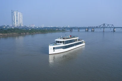 A tourist boat on the Red River (Photo: VNA)