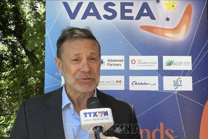 Andrew Goledzinowski, former Australian Ambassador to Vietnam from 2022 to 2024, in an interview with a Vietnam News Agency correspondent in Australia. (Photo: VNA)