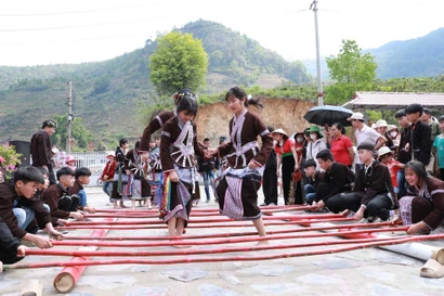  Vietnam preserves cultural soul of very-small ethnic groups