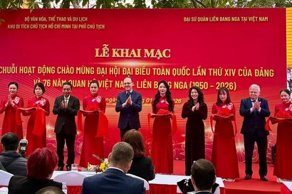 At the opening ceremony of the exhibition in Hanoi. (Photo: VNA)