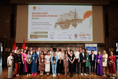 Secretary-General of the Swiss–Vietnam Economic Forum Rachel Nguyen Isenschmid (in pink). (Photo: VNA)