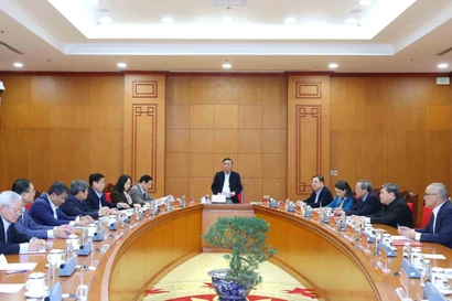 Politburo member and Standing Member of the Party Central Committee’s Secretariat Tran Cam Tu chairs a working session with the Party Central Committee Office and relevant agencies to review preparations for the 14th National Party Congress. (Photo: VNA)
