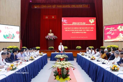An overview of Party General Secretary To Lam's meeting with former members of the Party Central Committee from southern provinces and cities in Ho Chi Minh City on February 9. (Photo: VNA)