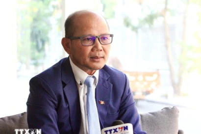 Uch Leang, Acting Director of the Department of Asian, African and Middle East Studies at the International Relations Institute of Cambodia under the Royal Academy of Cambodia (RAC), grants an interview to the Vietnam News Agency. (Photo: VNA)