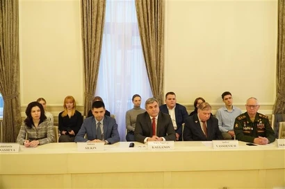 Vice Chairman of Saint Petersburg’s Committee for External Relations Vyacheslav Kalganov (centre) at the roundtable discussion on outcomes of the 14th National Congress of the Communist Party of Vietnam. (Photo: VNA)