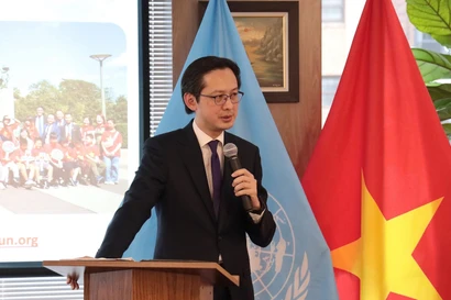 Ambassador Do Hung Viet, Permanent Representative of Vietnam to the United Nations, speaks at the briefing. (Photo: VNA)