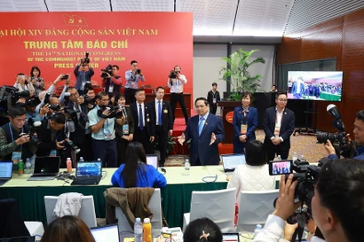 PM Pham Minh Chinh visits the press centre of the 14th National Party Congress on January 20. (Photo: VNA)