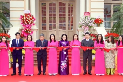 Delegates at the opening ceremony of the exhibition "Celebrating the Party, the Spring, and the Success of the 14th National Party Congress". (Photo: VNA)