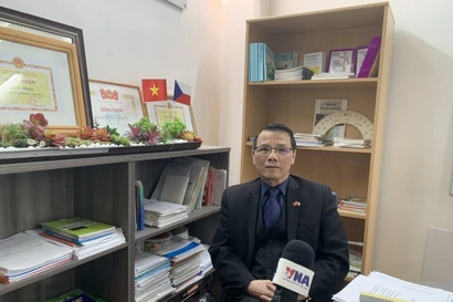 Dr Nguyen Duy Nhien, an OV intellectual working in the Czech Republic, grants an interview to the Vietnam News Agency. (Photo: VNA)