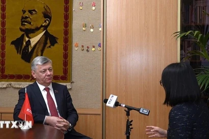 Dmitry Georgievich Novikov, first vice chairman of the Communist Party of the Russian Federation (KPRF) and a member of the State Duma, in an interview with a Vietnam News Agency correspondent in Russia. (Photo: VNA)