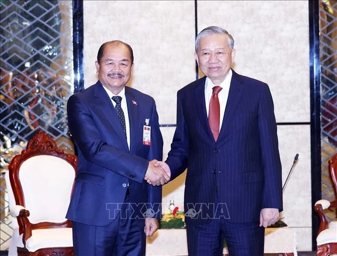 General Secretary of the Communist Party of Vietnam (CPV) Central Committee To Lam (Right) meets with President of the Lao Front for National Construction (LFNC) Kikeo Khaykhamphithoune in Vientiane on February 5. (Photo: VNA)