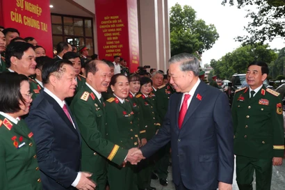 Party General Secretary To Lam, who is also Secretary of the Central Military Commission, and participants in the 12th Party Congress of the Vietnam People’s Army on September 30 (Photo: VNA)
