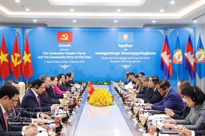 General Secretary of the Communist Party of Vietnam (CPV) Central Committee To Lam and President of the Cambodian People’s Party (CPP) Hun Sen co-chair the talks between the two Parties in Phnom Penh on February 6. (Photo: VNA)