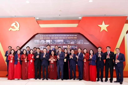 Highlights from first day of 14th National Party Congress