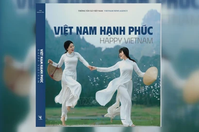 Photobooks launched to celebrate 14th National Party Congress