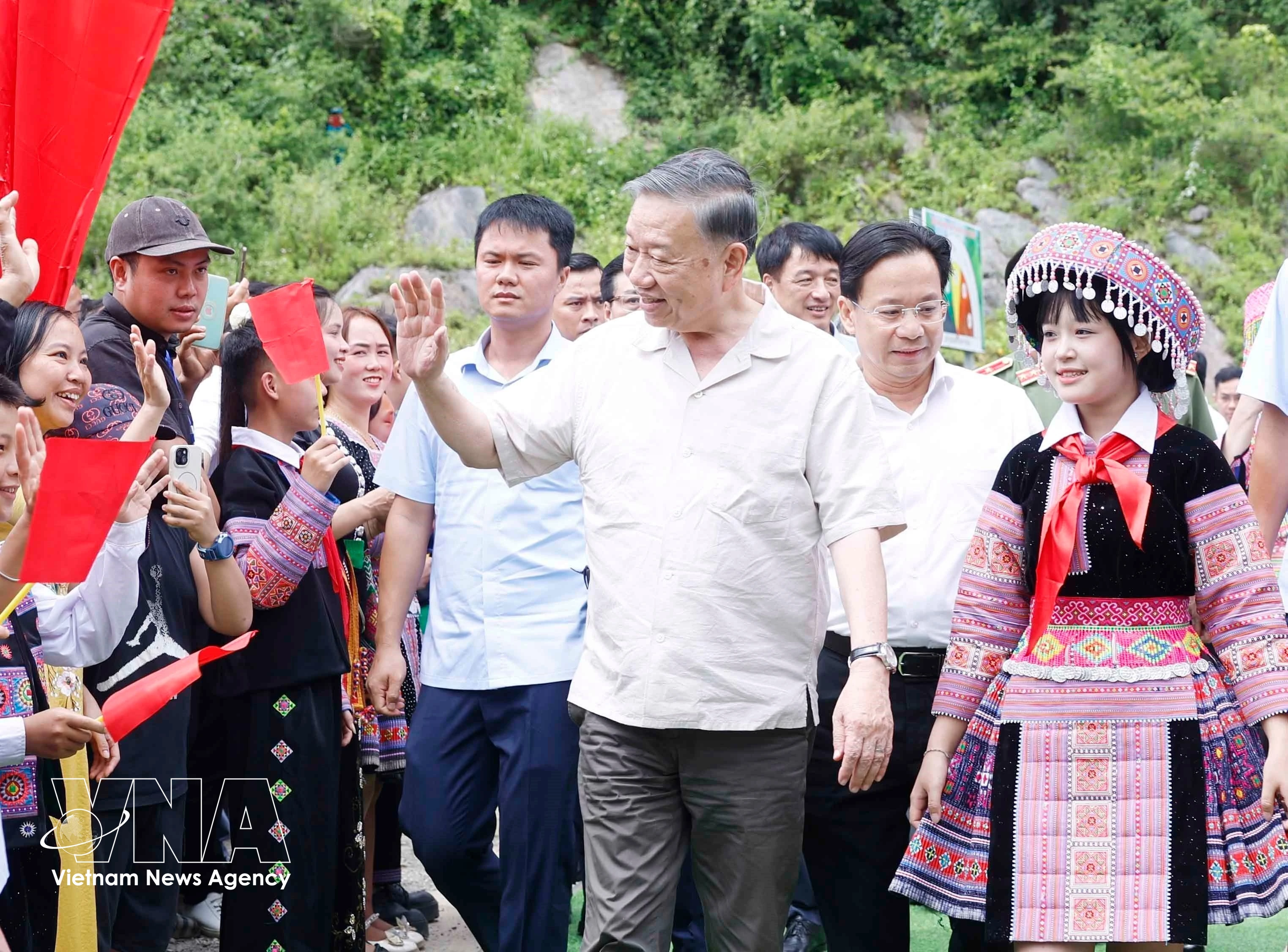Party General Secretary and State President To Lam (centre) attends the All People’s Day for National Security Protection in Long Luong village of Van Ho commune, Son La province, on July 15, 2026. (Photo: VNA)
