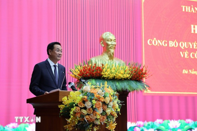 Le Ngoc Quang, Secretary of Da Nang Party Committee for the 2025–2030 tenure, speaks at the event (Photo: VNA) da-nang2.jpg