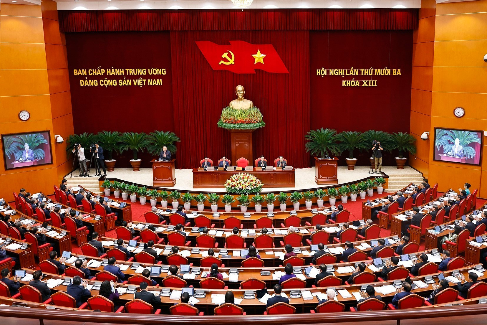 An overview of the opening of the 13th plenum of the 13th Party Central Committee. (Photo: VNA) hp.jpg