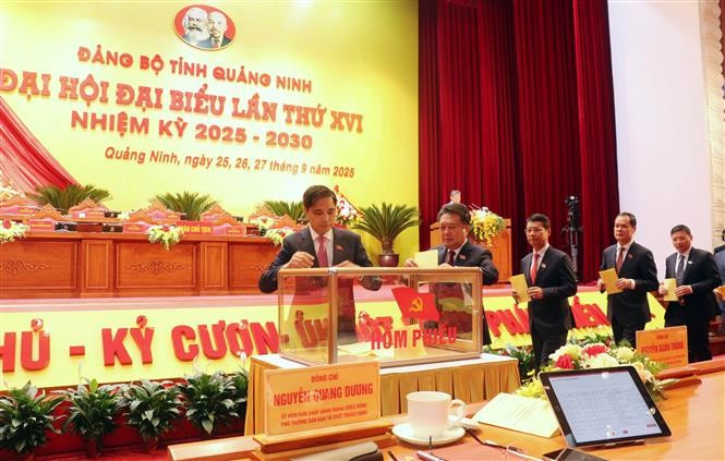 Delegates cast their votes to elect the 16th provincial Party Committee for the 2025-2030 term. (Photo: VNA) quang-ninh-party-congress-vna.jpg