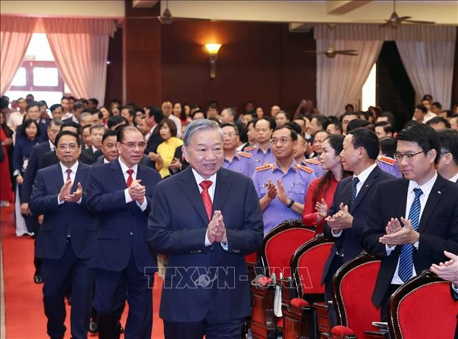 Party General Secretary To Lam and delegates at the first congress of the Party Organisation of Central Party Agencies for the 2025-2030 term (Photo: VNA) co-quan-dang-24925-11.jpg