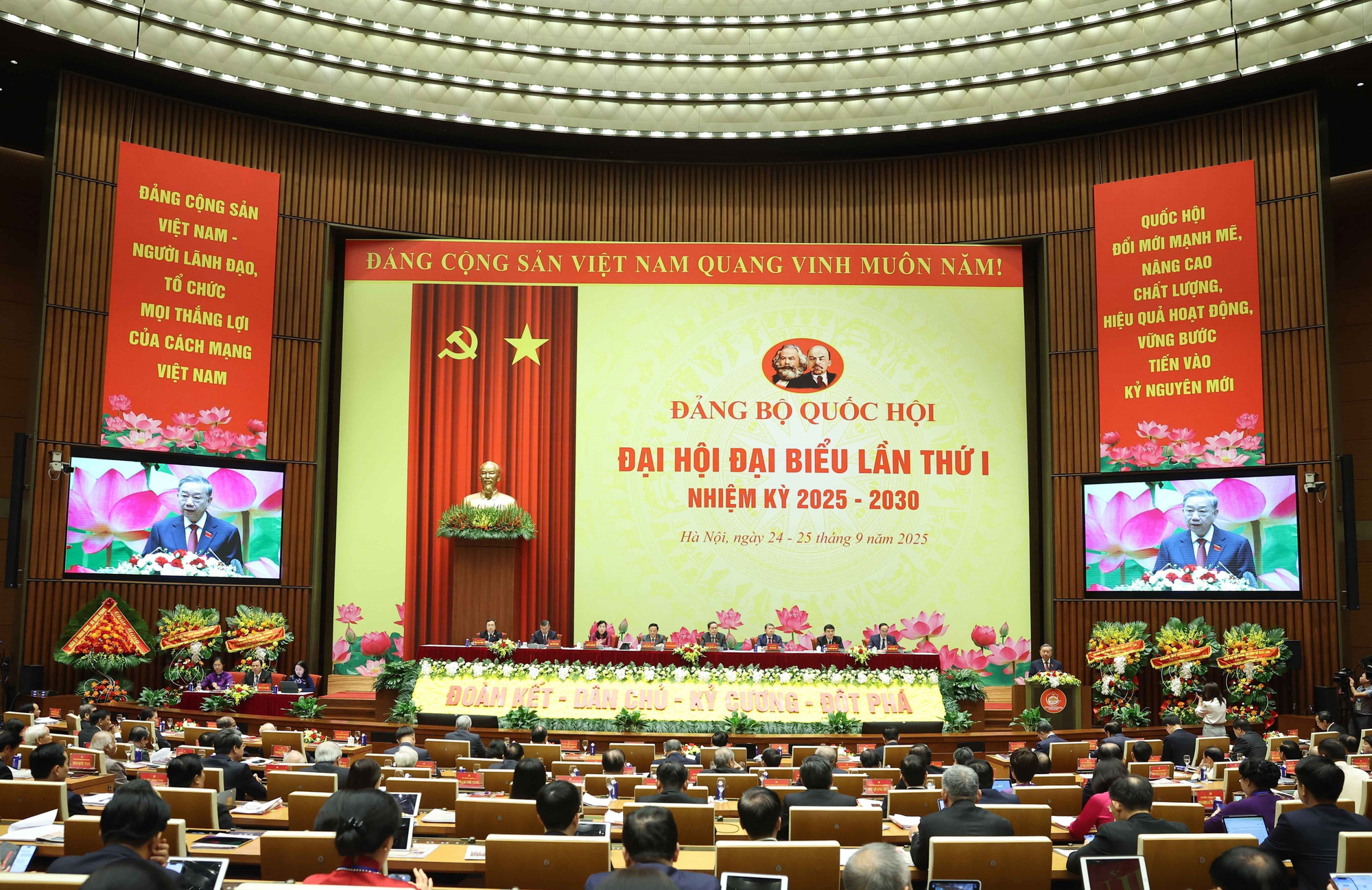 An verview of the first Congress of the National Assembly (NA)’s Party Organisation in Hanoi on September 25. (Photo: VNA) vna-potal-tong-bi-thu-du-dai-hoi-dai-bieu-dang-bo-quoc-hoi-lan-thu-nhat-8295693.jpg
