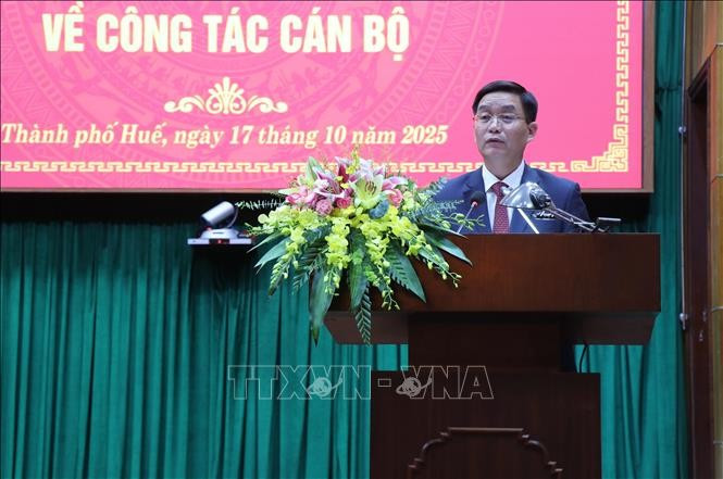 Nguyen Dinh Trung, Secretary of the Party Committee of the central city of Hue for the 2025–2030 tenure, speaks at the ceremony (Photo: VNA) trung2.jpg
