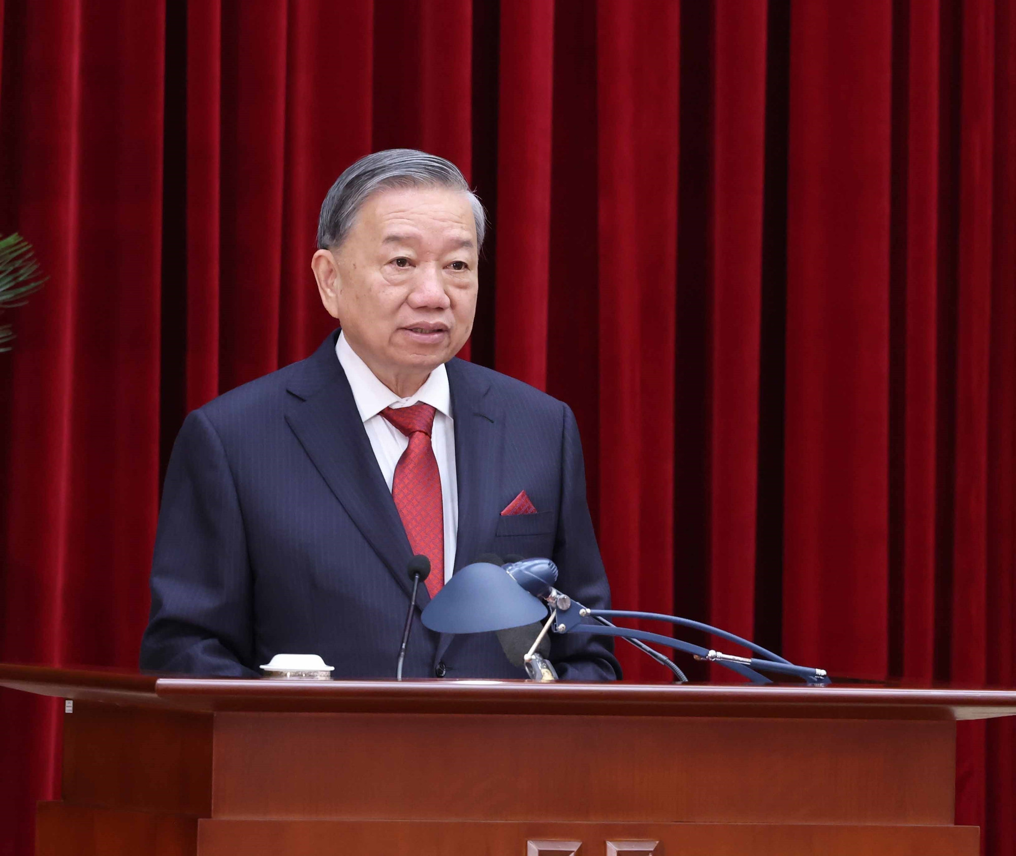 Party General Secretary To Lam delivers an opening speech (Photo: VNA) jp.jpg