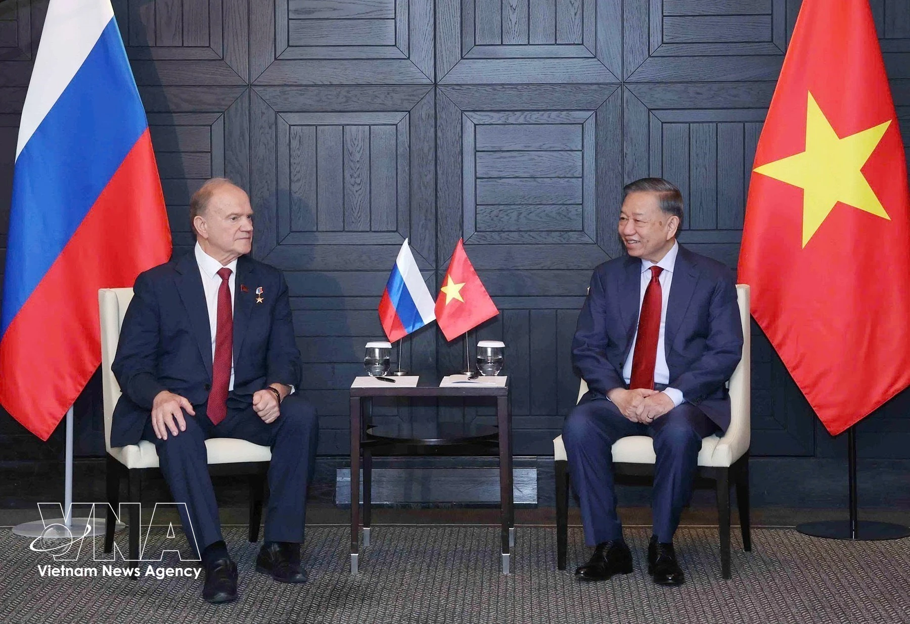 General Secretary of the Communist Party of Vietnam Central Committee and President To Lam (R) and Chairman of the Communist Party of the Russian Federation Gennady Zyuganov at the meeting in Moscow on September 7 (Photo: VNA)