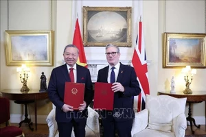 Vietnam, UK issue joint declaration on elevation of bilateral ties to comprehensive strategic partnership