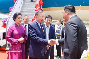 Top Vietnamese leader begins official visit to Thailan