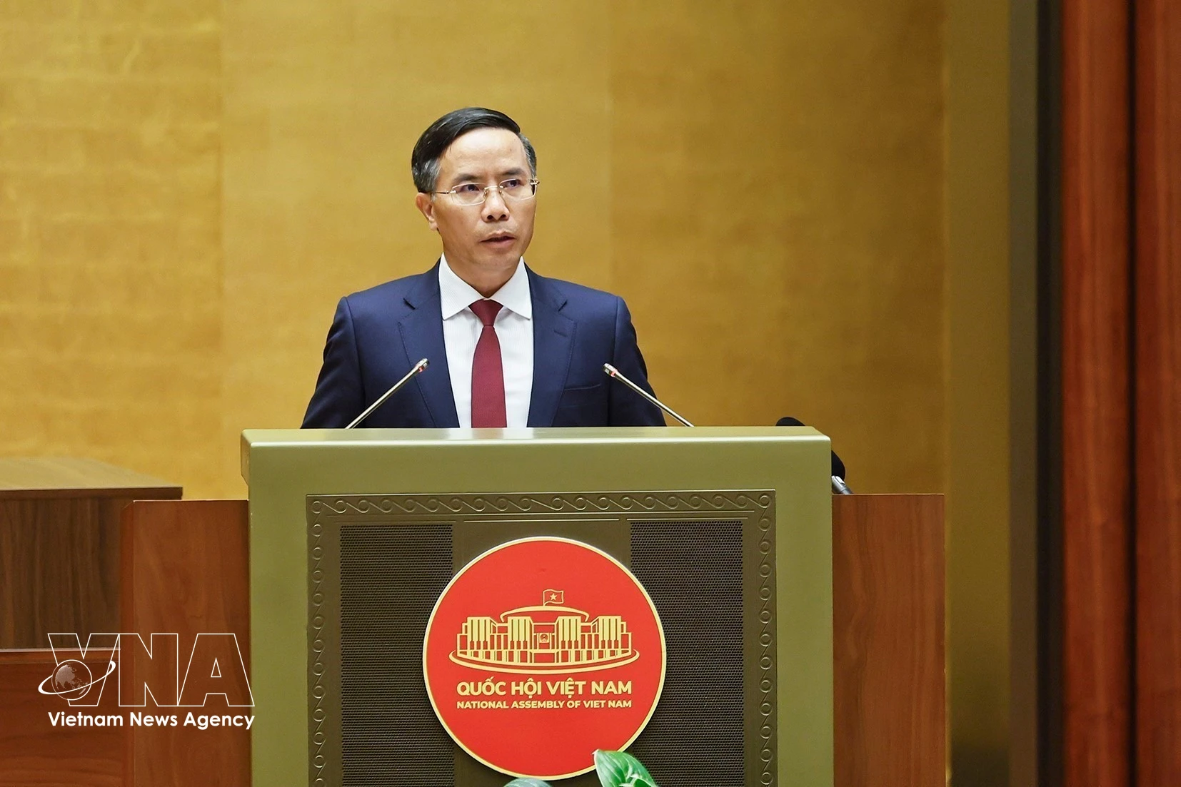 SBV Governor Pham Duc An presents a proposal on a draft law amending and supplementing a number of articles of the Law on the State Bank of Vietnam, the Law on Anti-Money Laundering, and the Law on Credit Institutions at the 16th National Assembly’s first extraordinary session on August 5 (Photo: VNA)