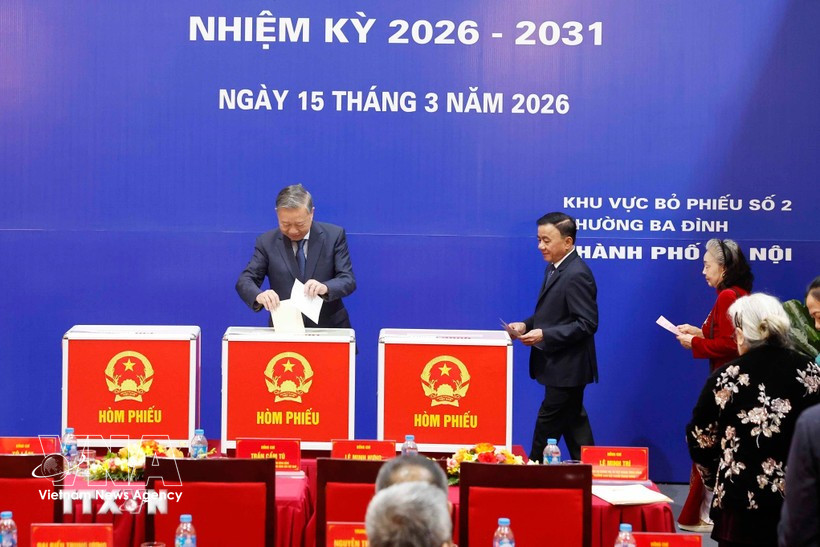 Party General Secretary To Lam casts his vote at Polling Station No. 2 in Ba Dinh ward, Hanoi, on March 27. (Photo: VNA)