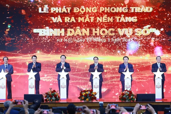 At the launch of the "Digital Literacy for All" movement (Photo: VNA)