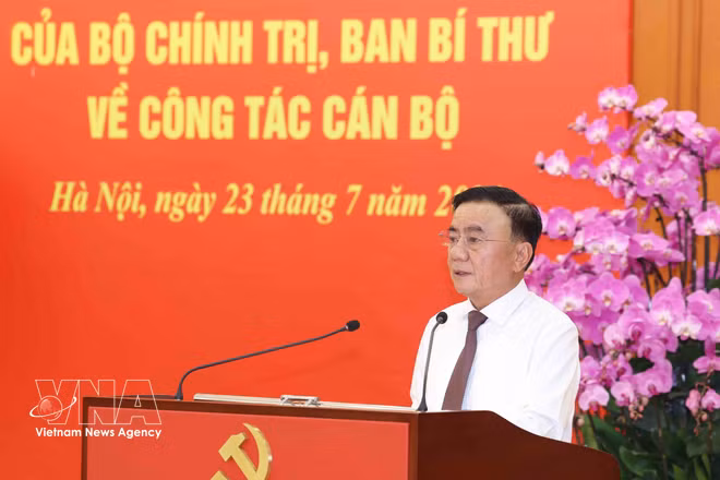 Politburo member and Permanent member of the Communist Party of Vietnam Central Committee's Secretariat Tran Cam Tu speaks at the conference on July 23. (Photo: VNA)