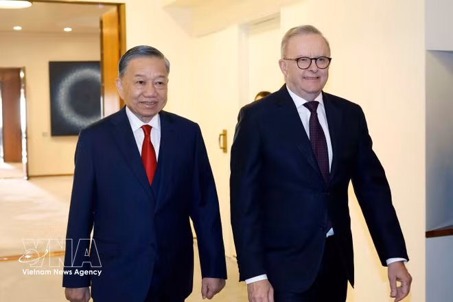 Australian Prime Minister Anthony Albanese (R) welcomes General Secretary of the CPV Central Committee and President To Lam in Canberra on August 11, 2026. (Photo: VNA)