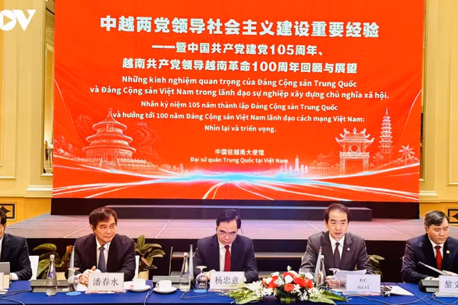 The seminar held in Hanoi on July 8 shares the key experiences of the Communist Party of China and the Communist Party of Vietnam in leading the cause of socialism building. (Photo: VOV)