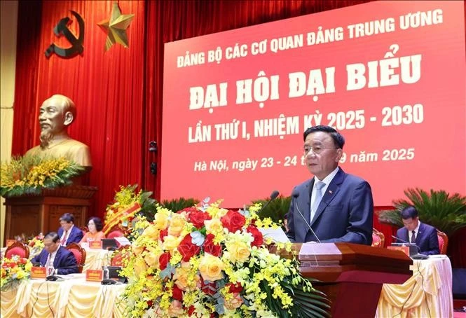 Politburo member, Permanent member of the Party Central Committee's Secretariat and Secretary of the Party Committee of Central Party Agencies Tran Cam Tu delivers closing remarks. (Photo: VNA)