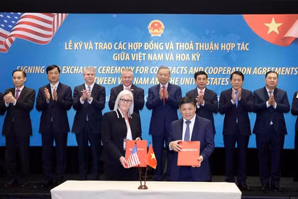 Party chief witnesses signing, exchange of Vietnam–US contracts, cooperation agreements 